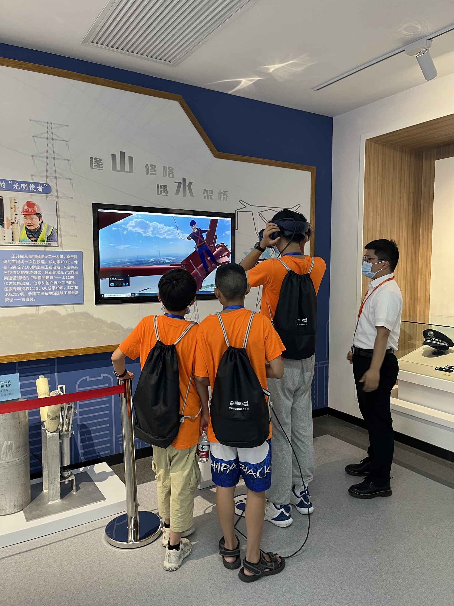 参观合肥市劳模工匠馆 (1).jpg